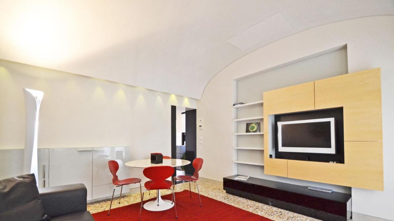 Ai Bareteri Luxury Canal View Venesia Bagian luar foto