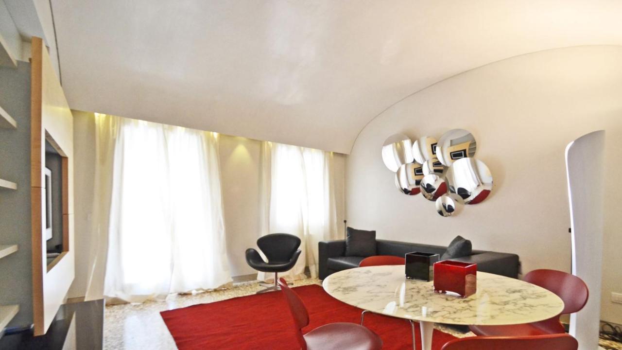 Ai Bareteri Luxury Canal View Venesia Bagian luar foto