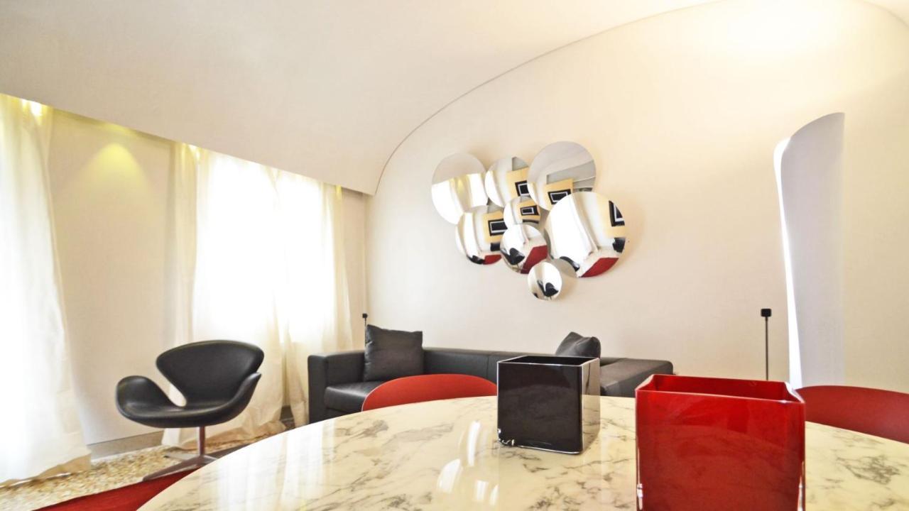 Ai Bareteri Luxury Canal View Venesia Bagian luar foto