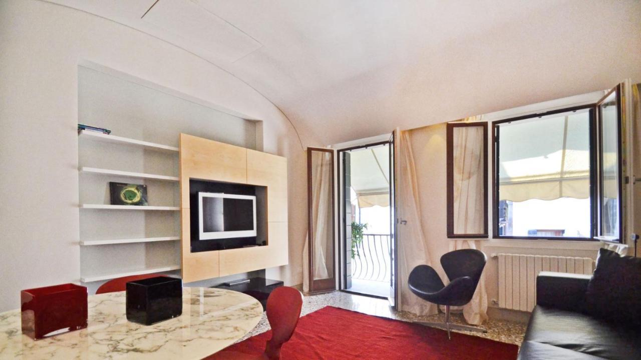 Ai Bareteri Luxury Canal View Venesia Bagian luar foto