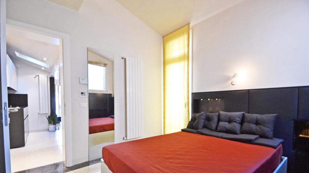 Ai Bareteri Luxury Canal View Venesia Bagian luar foto