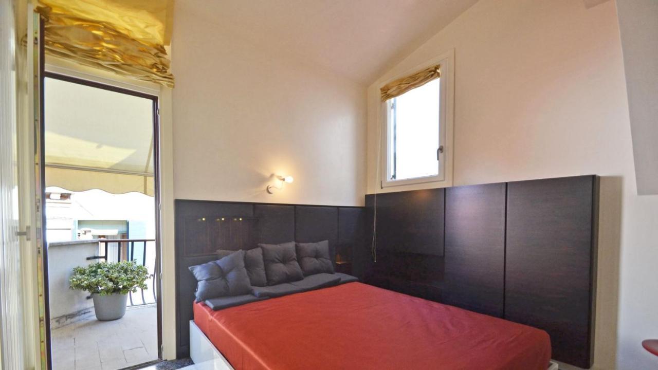 Ai Bareteri Luxury Canal View Venesia Bagian luar foto