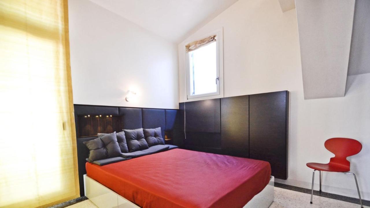 Ai Bareteri Luxury Canal View Venesia Bagian luar foto