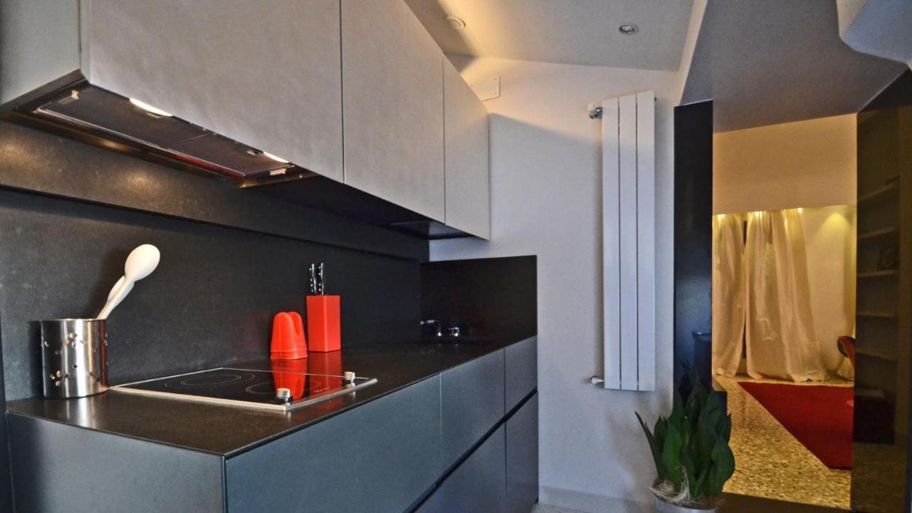 Ai Bareteri Luxury Canal View Venesia Bagian luar foto